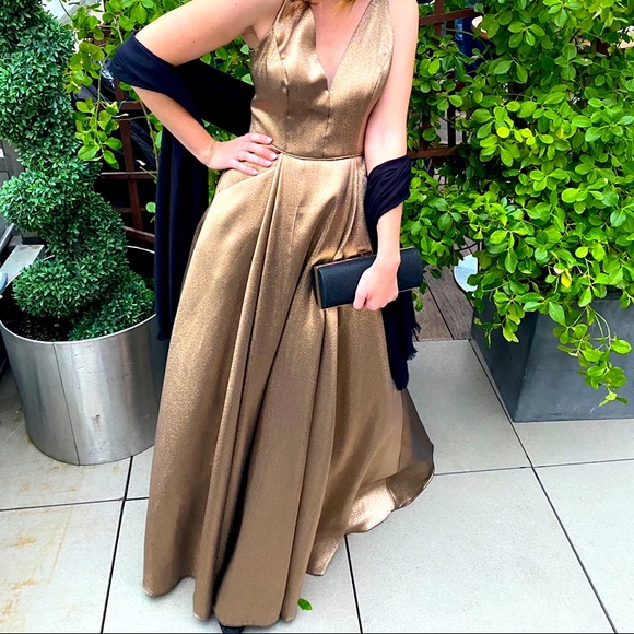 Formal gown - Picture 2 of 9